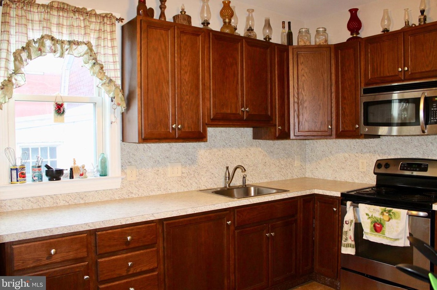 627 Furnace St, Emmaus PA 18049-3603 exterior