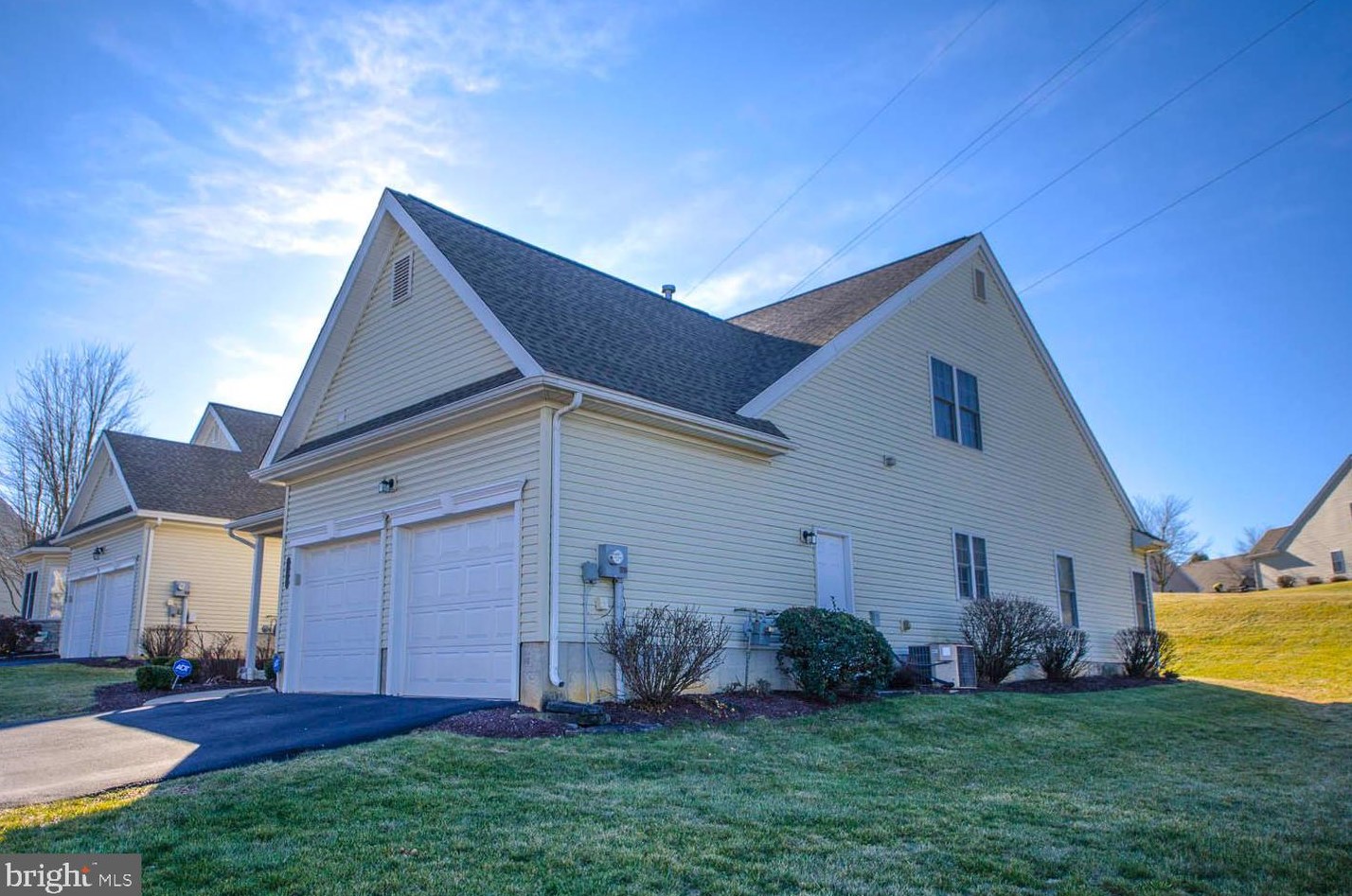 5005 Valley Stream Ln, Macungie, PA 18062-8888