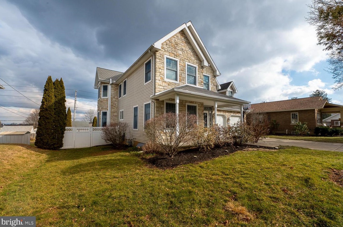 407 2nd St, Emmaus, PA 18049-3982