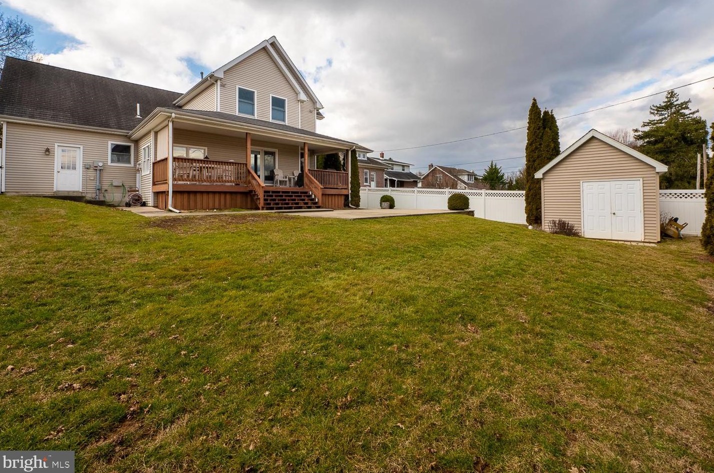 407 2 St, Emmaus PA 18049-3901 exterior