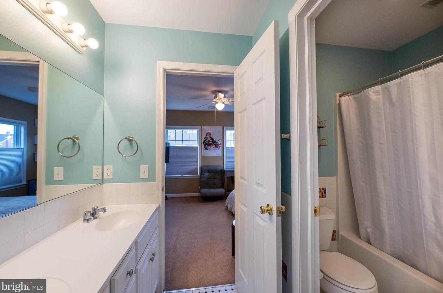 407 2 St, Emmaus PA 18049-3901 exterior