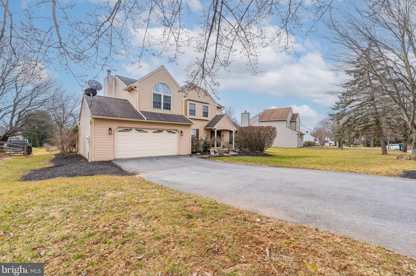 5320 Town Square Dr, Macungie, PA 18062