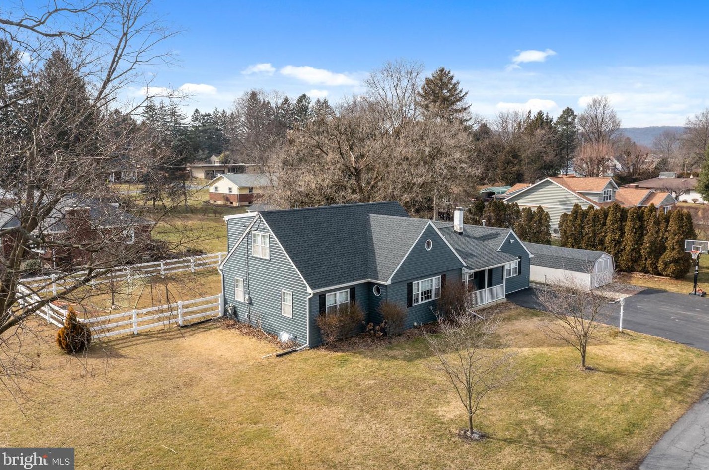 4888 Apple Ln, Center Valley, PA 18034
