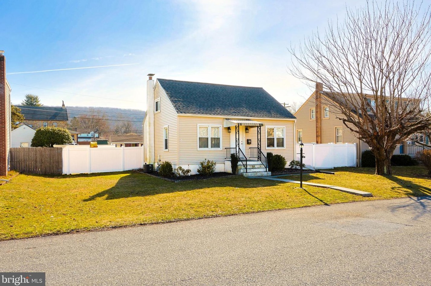 3222 Capital St, Allentown, PA 18103-7022