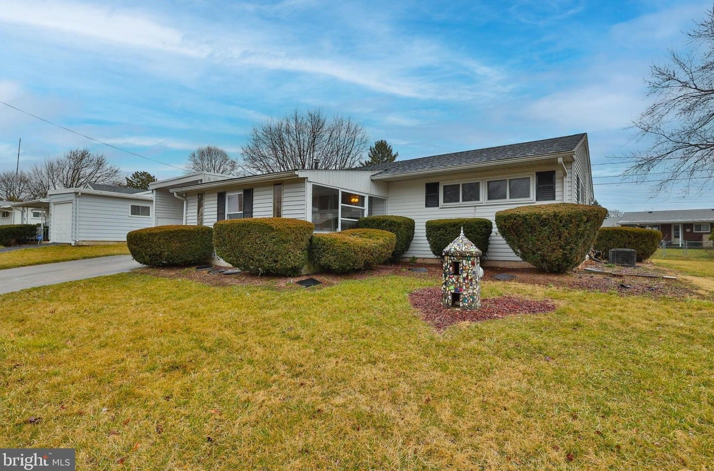 58 Magna Dr, Ironton, PA 18037