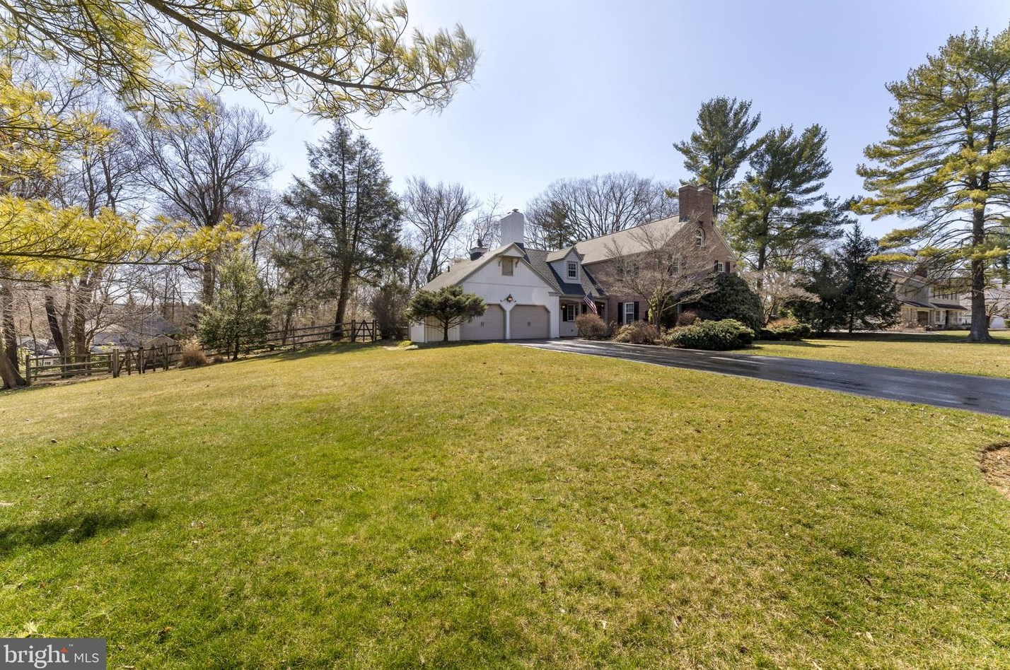 4000 Maulfair Dr, Allentown, PA 18103-9663