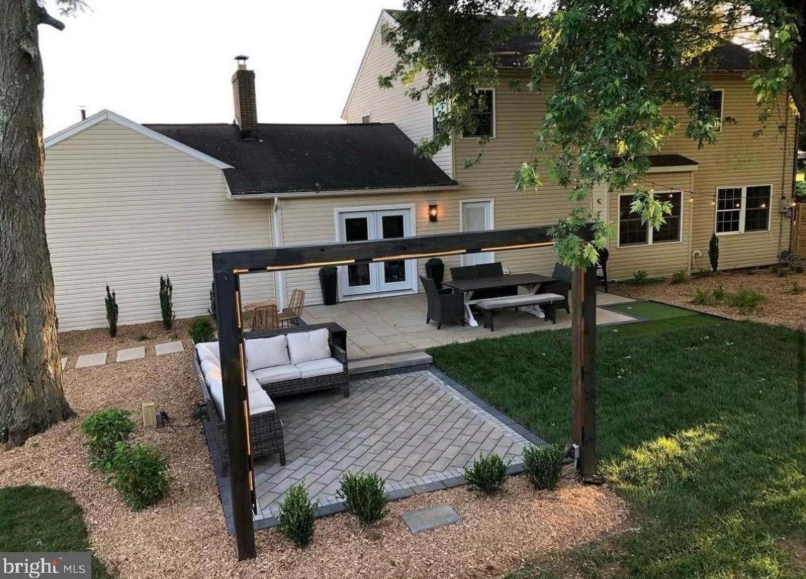 2131 Elbow Ln, Allentown, PA 18103-9662