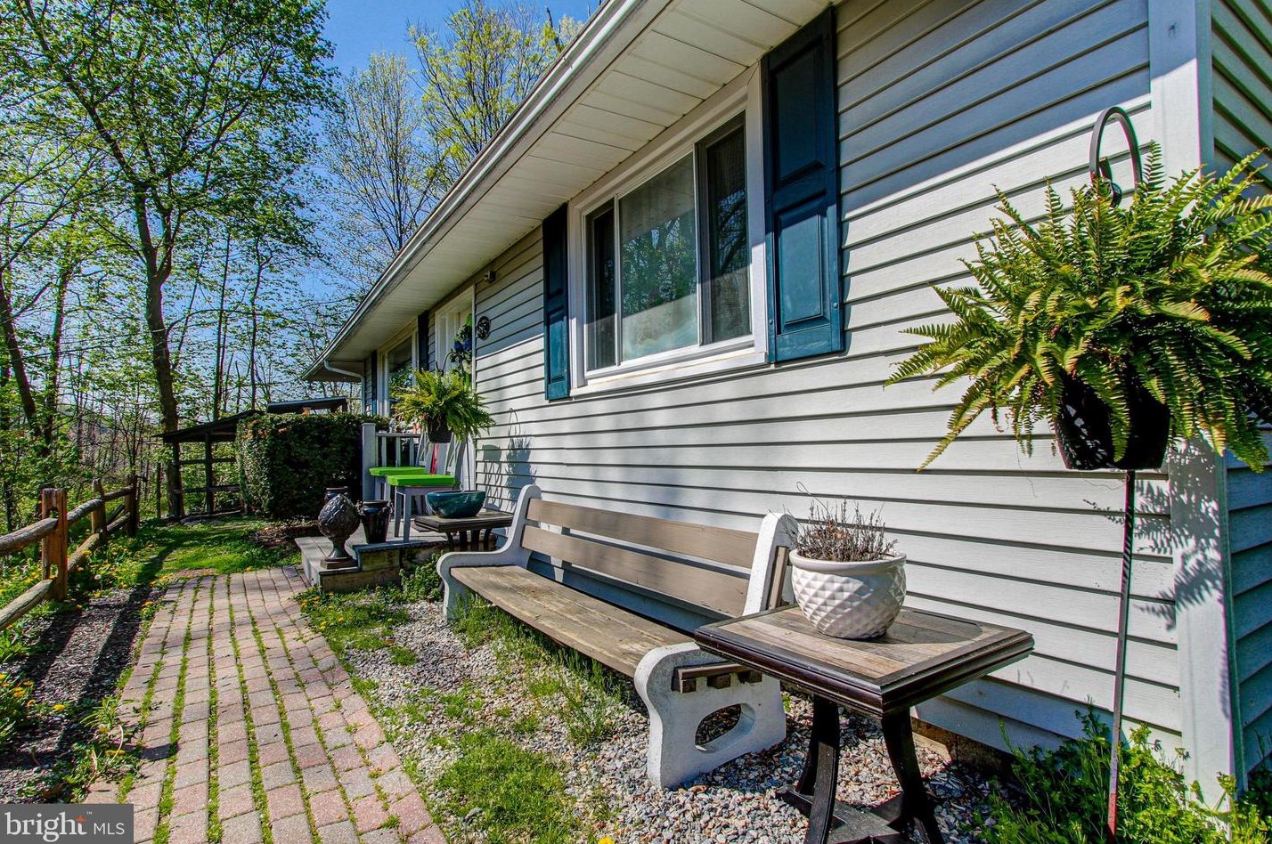 6951 Yeakels Mill Rd, Zionsville, PA 18092-2337