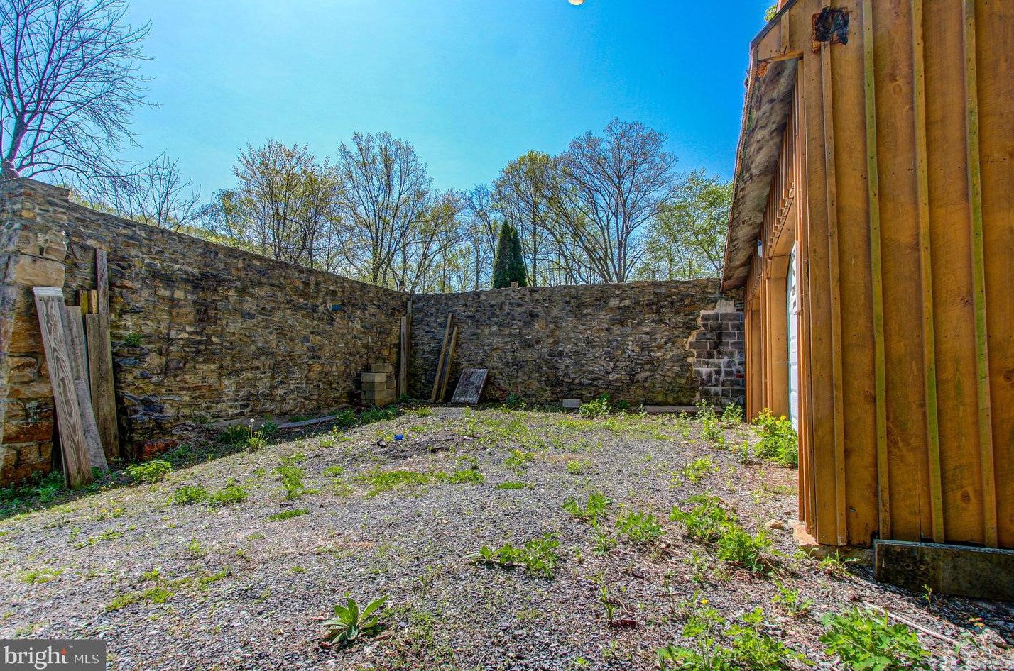 6951 Yeakels Mill Rd, Zionsville PA  18092-2337 exterior