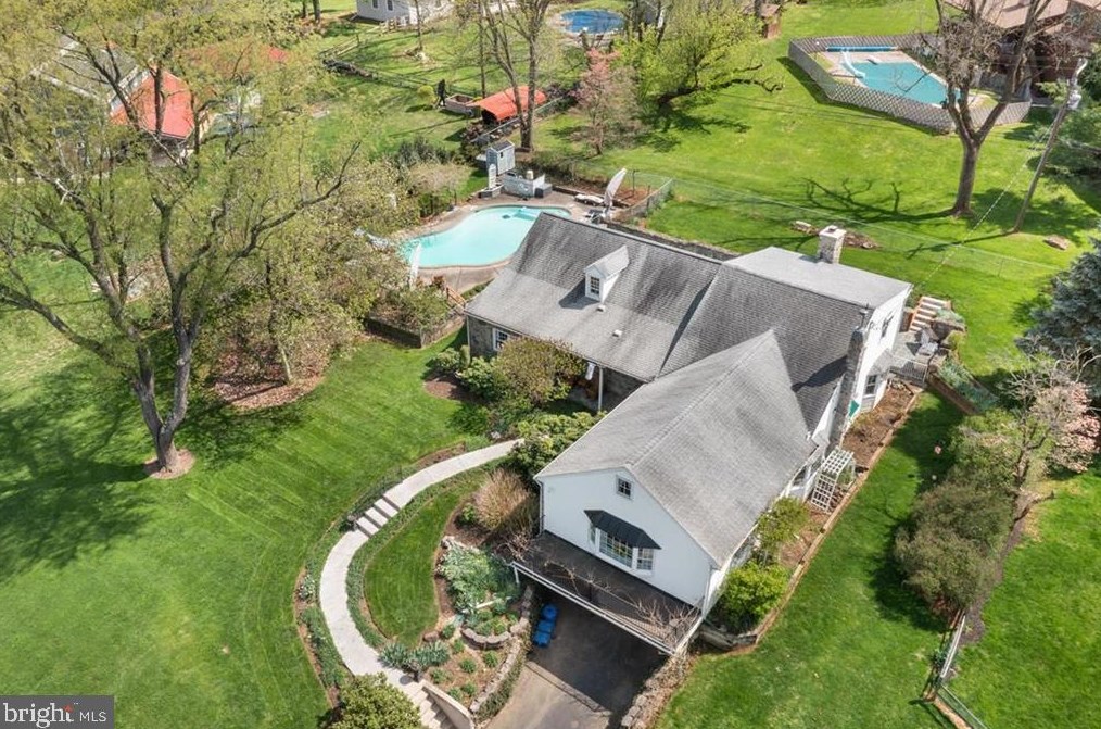 2120 Greenwood Rd, Allentown, PA 18103-2910