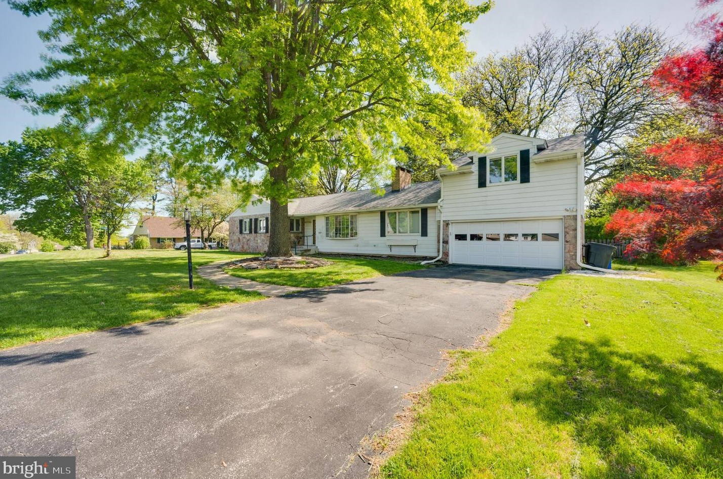 403 Barrett Rd, Emmaus, PA 18049-2320