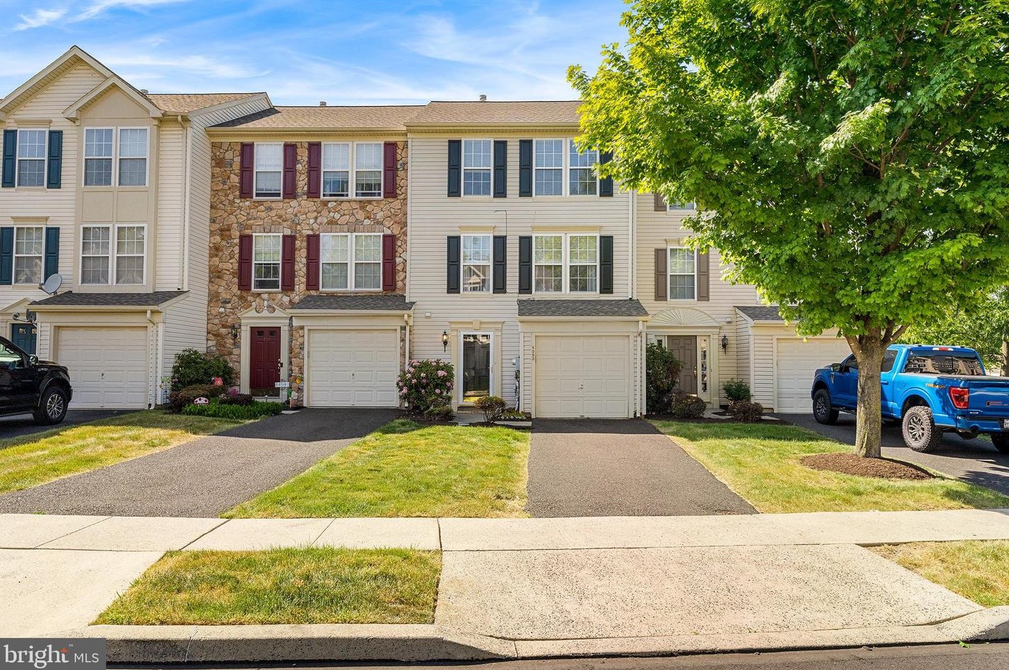 4593 Jasmine Dr, Center Valley, PA 18034-8509