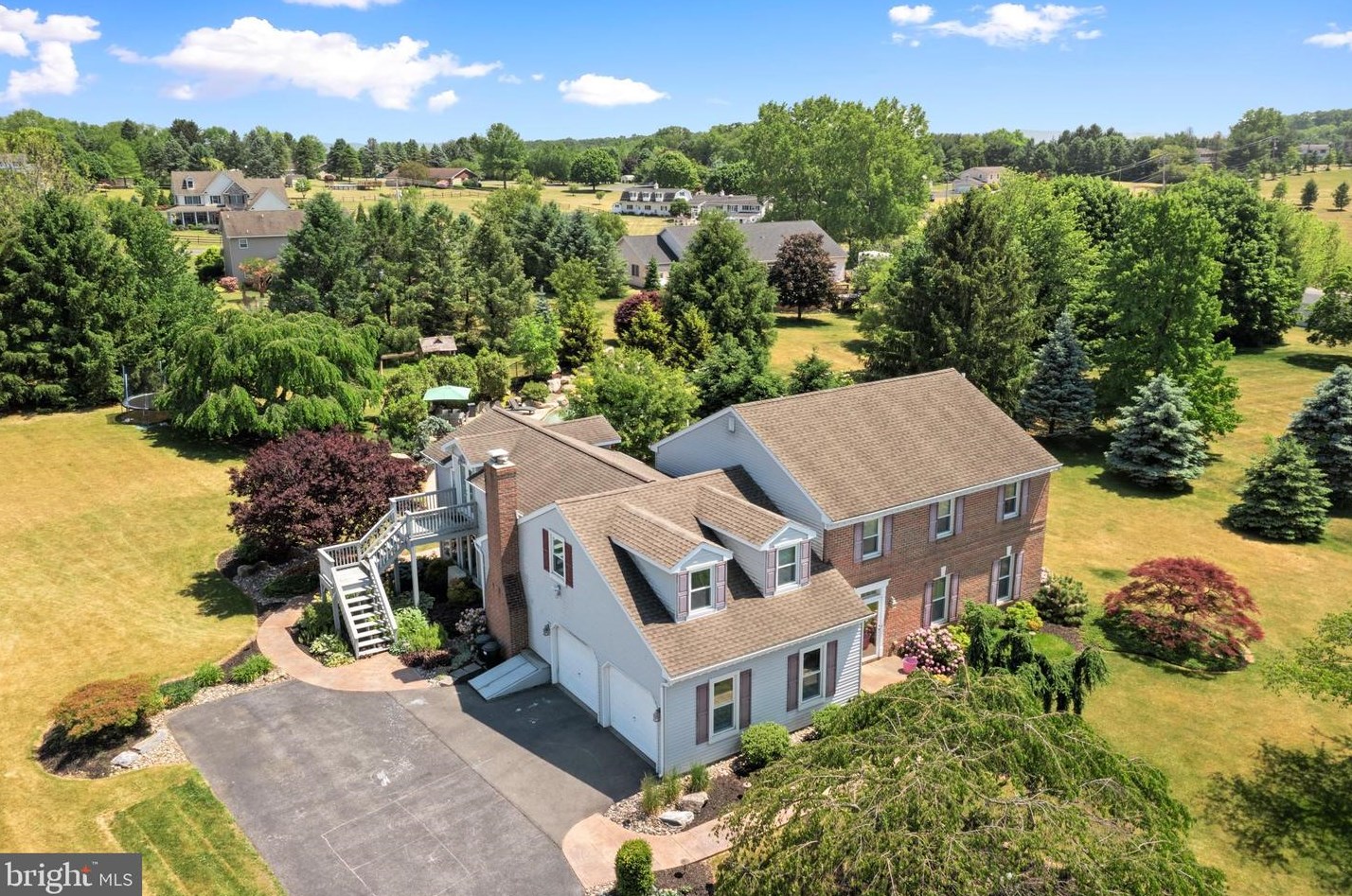 2127 Hayfield Ct, Fogelsville, PA 18051-2313