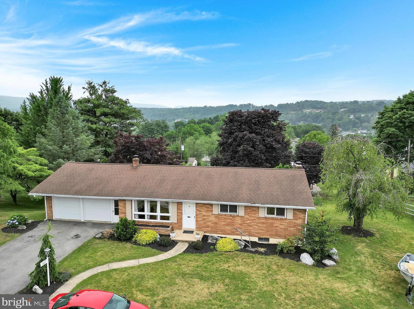 7225 Kingstead Dr, Slatington, PA 18080