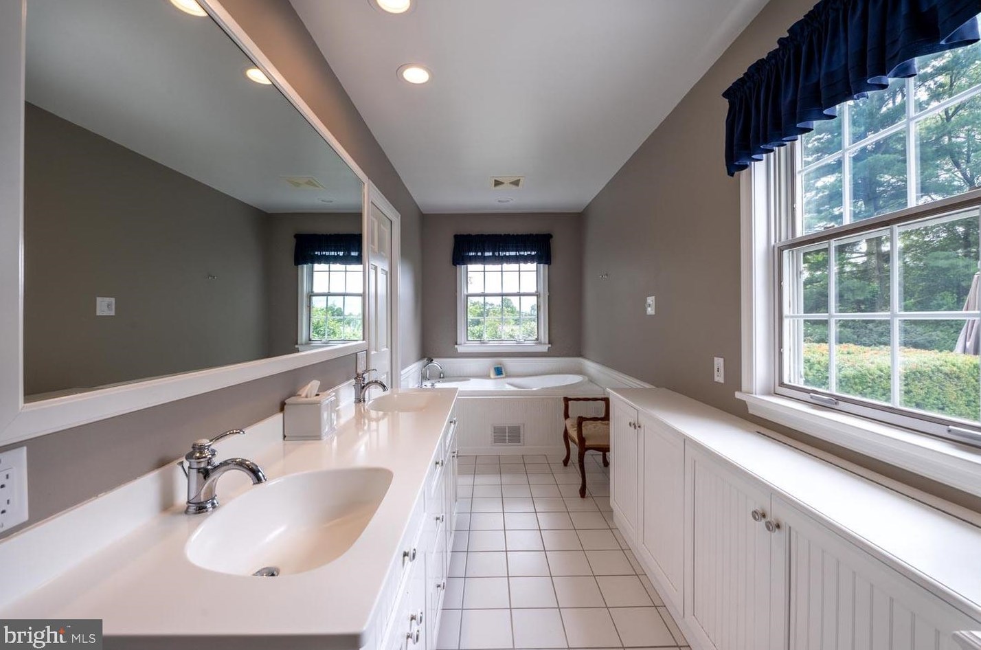 4766 5 St, Emmaus PA 18049-2331 exterior