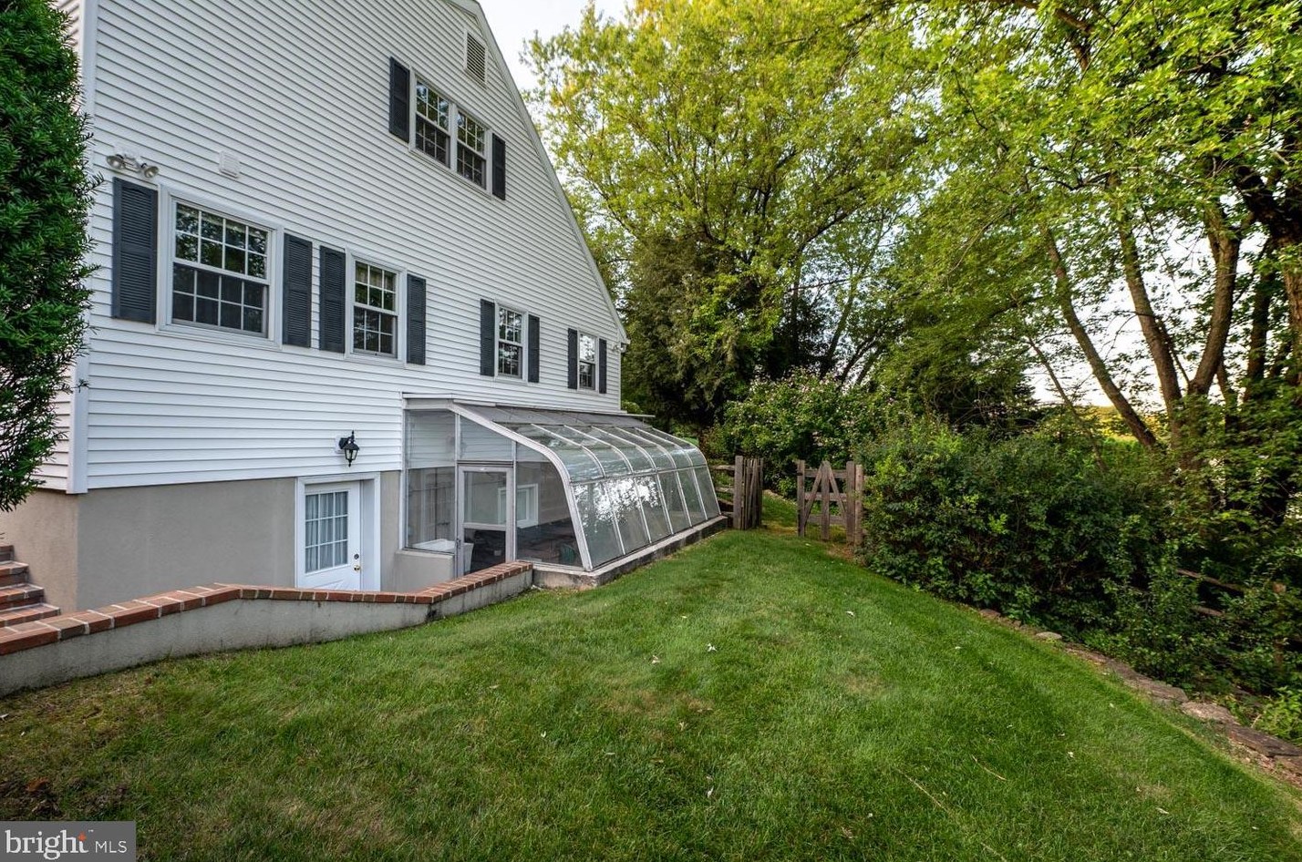 4766 5 St, Emmaus PA 18049-2331 exterior