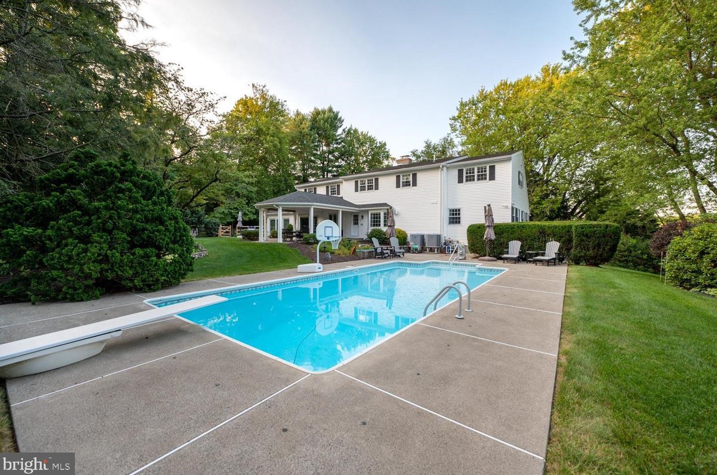 4766 5 St, Emmaus PA 18049-2331 exterior