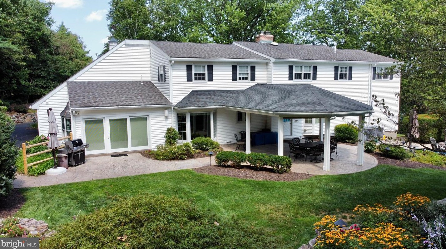 4766 5 St, Emmaus PA 18049-2331 exterior