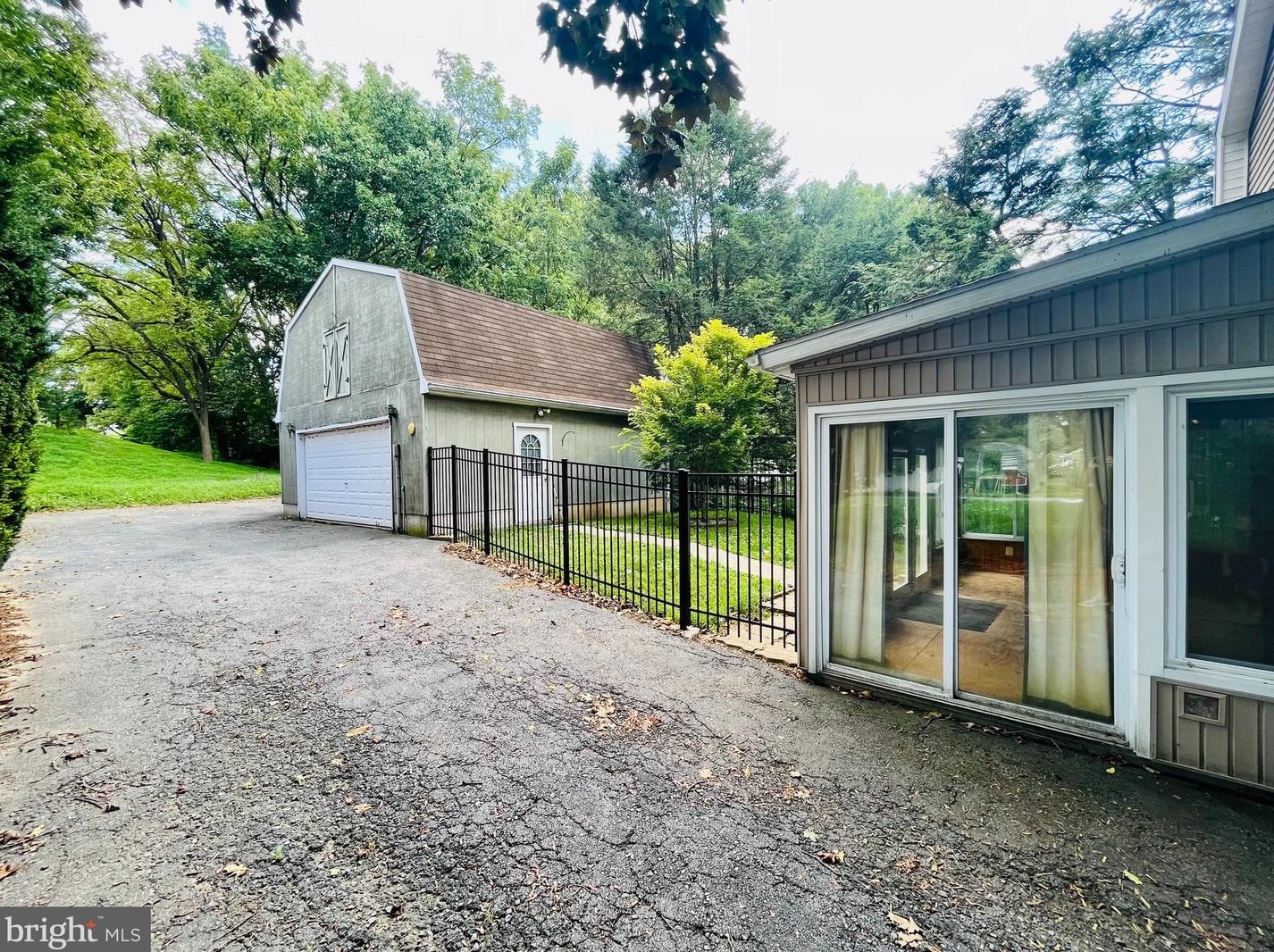 129 Cedarbrook Rd, Allentown, PA 18104-5703