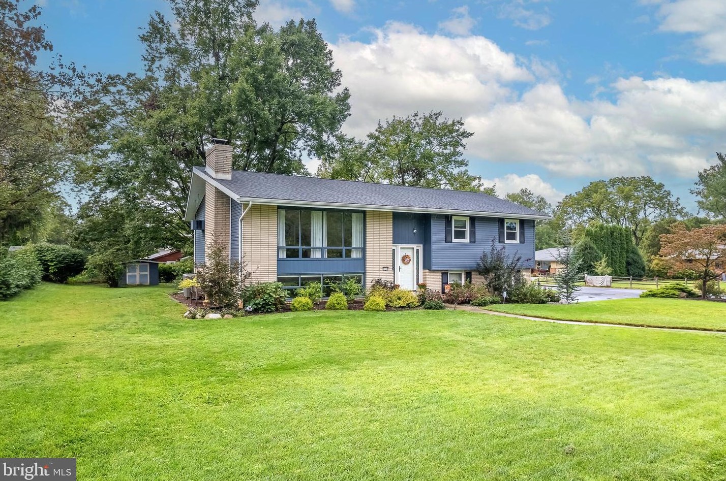 5078 Hampshire Rd, Center Valley, PA 18034-9613