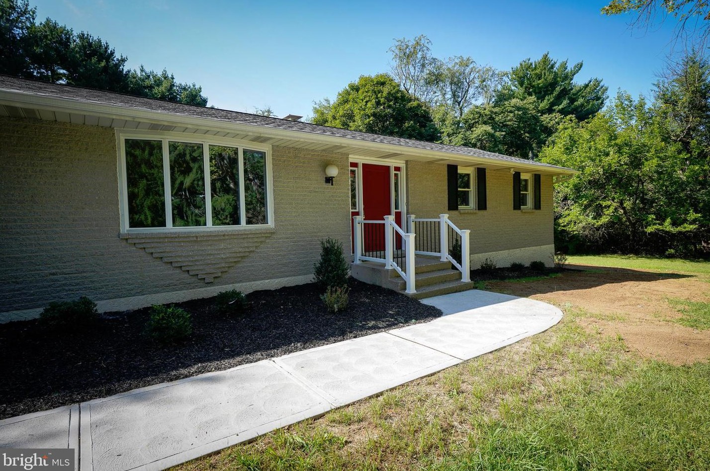 1712 High Ridge Rd, Bethlehem, PA 18015-9007