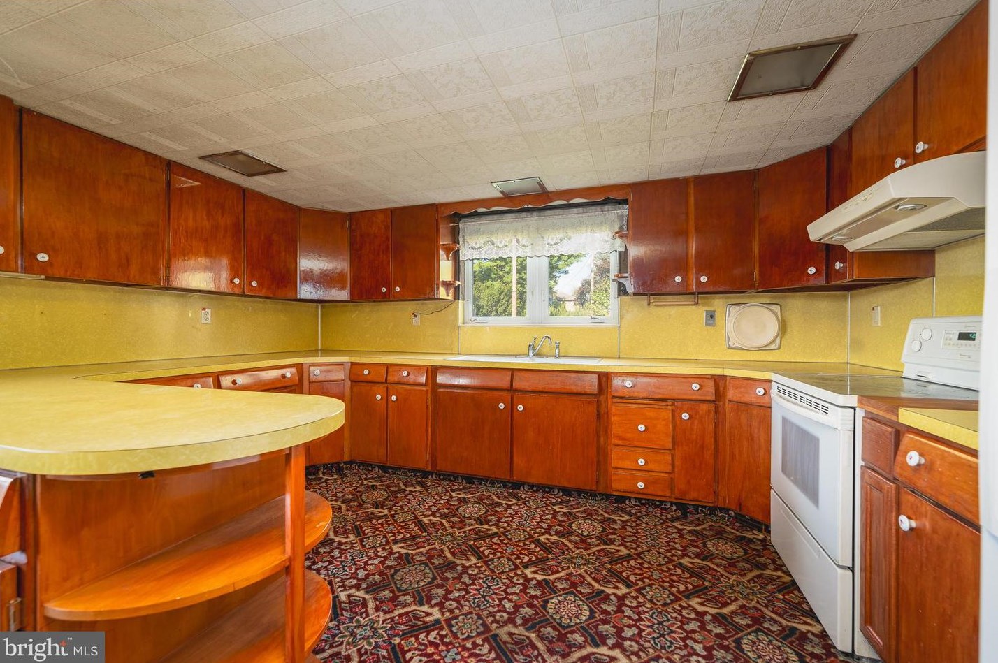 6991 Hilltop Rd, Allentown, PA 18106-9249
