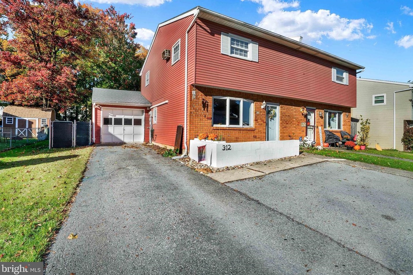 312 Lockridge Ln, Alburtis, PA 18011-5014