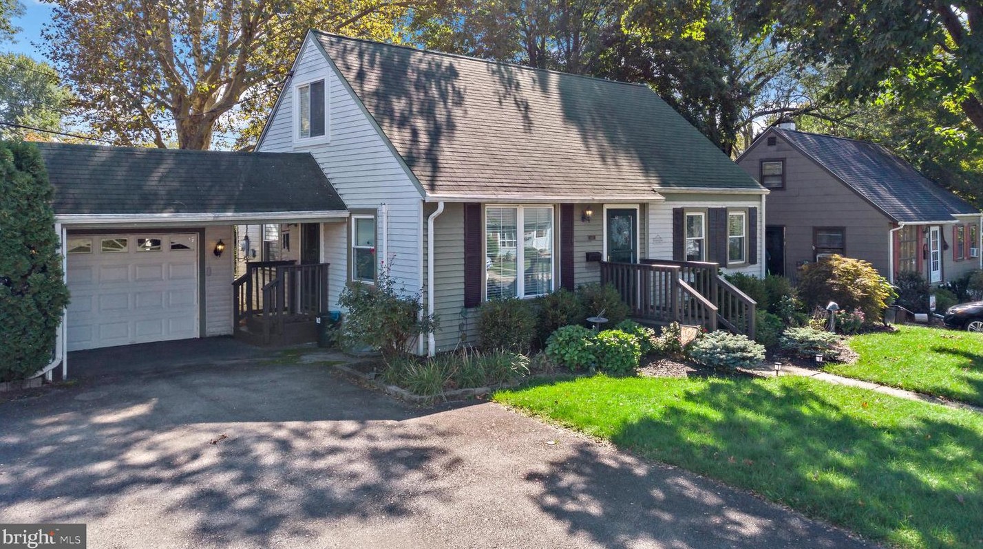 2642 South St, Allentown, PA 18104-6166