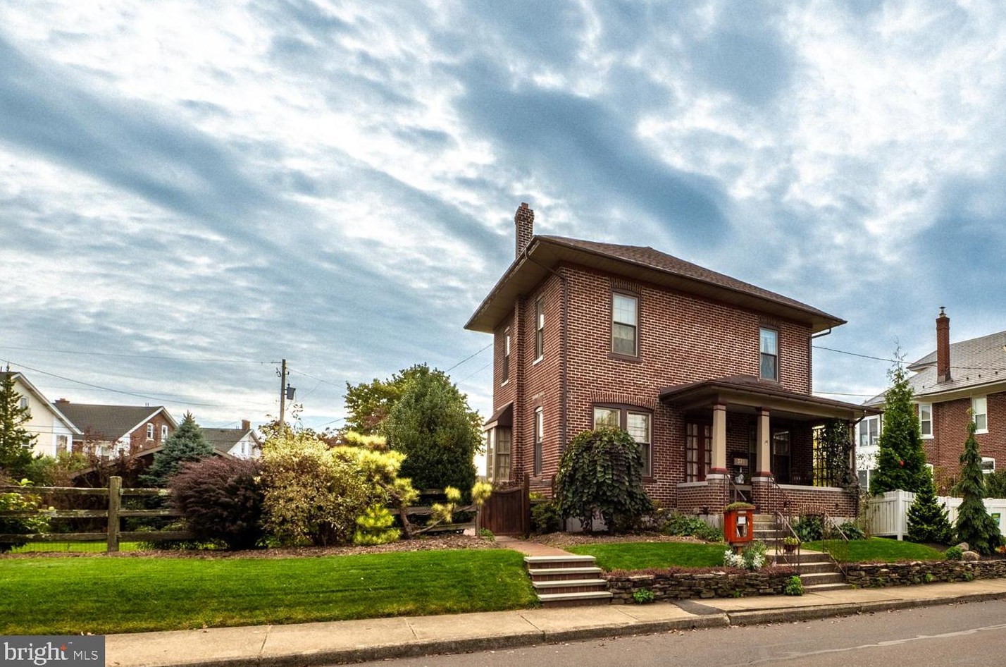326 3rd St, Emmaus, PA 18049-2325