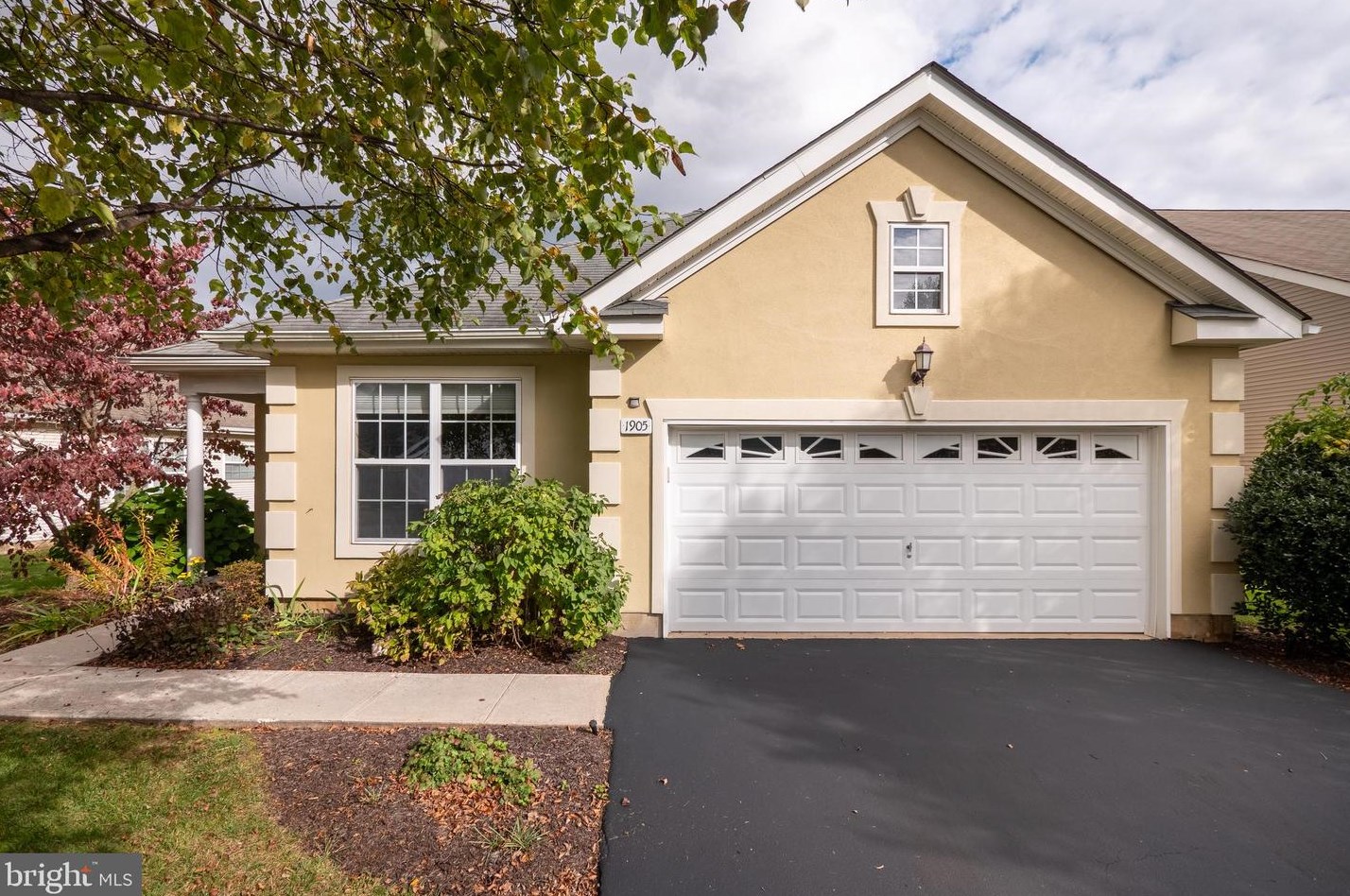 1905 Alexander Dr, Macungie, PA 18062