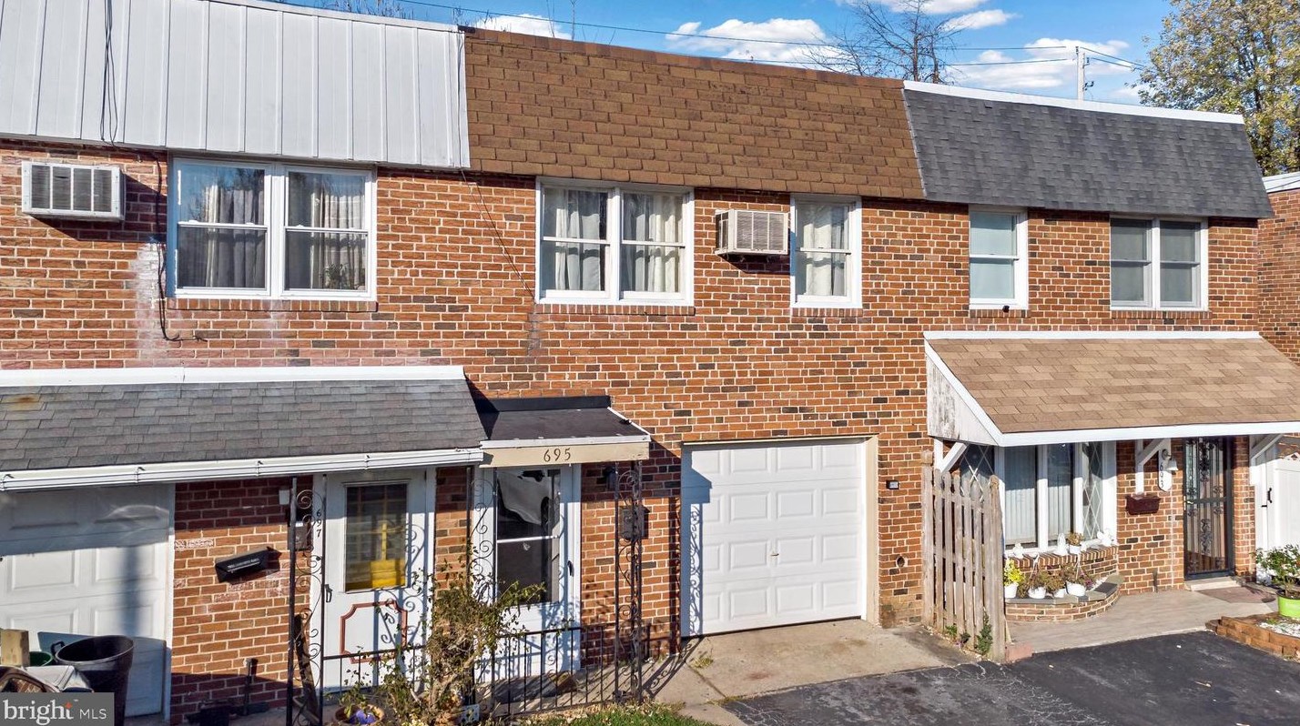 695 Brookdale St, Allentown PA  18103-4841 exterior