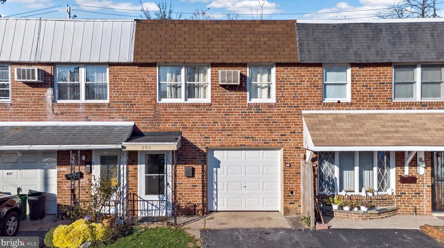 695 Brookdale St, Allentown PA  18103-4841 exterior