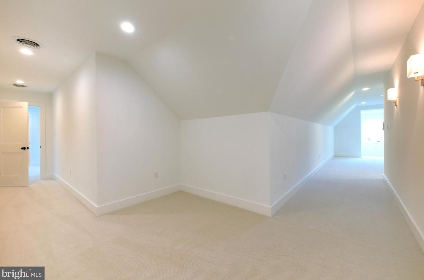 2747 Avenue Du Vlg, Bethlehem PA  18015-9117 exterior