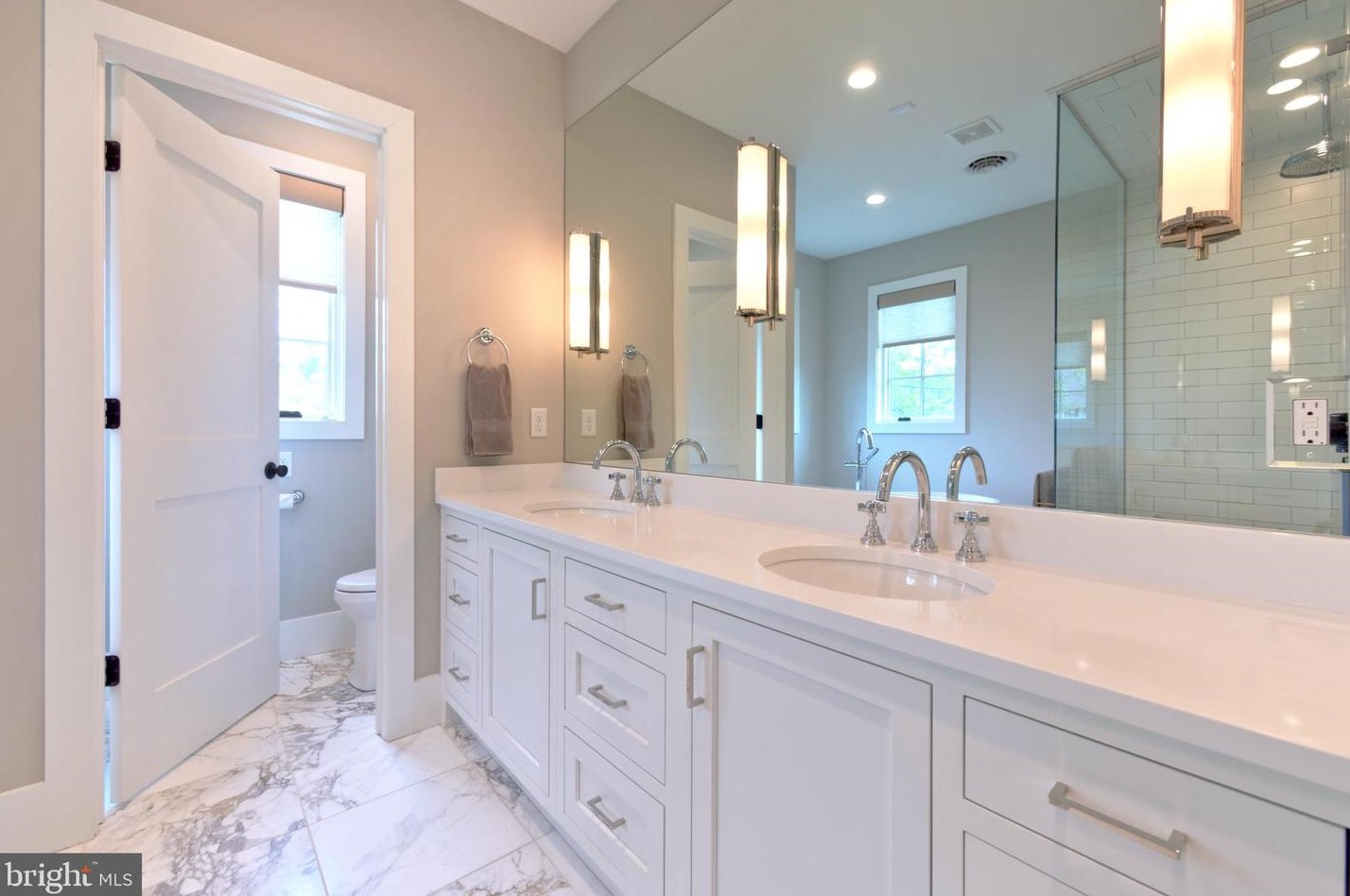 2747 Avenue Du Vlg, Bethlehem PA  18015-9117 exterior