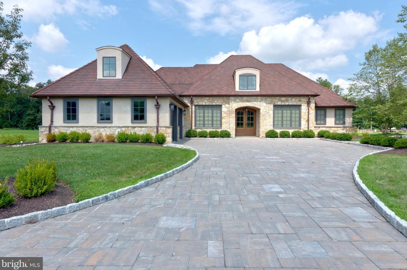 2747 Avenue Du Vlg, Bethlehem PA  18015-9117 exterior