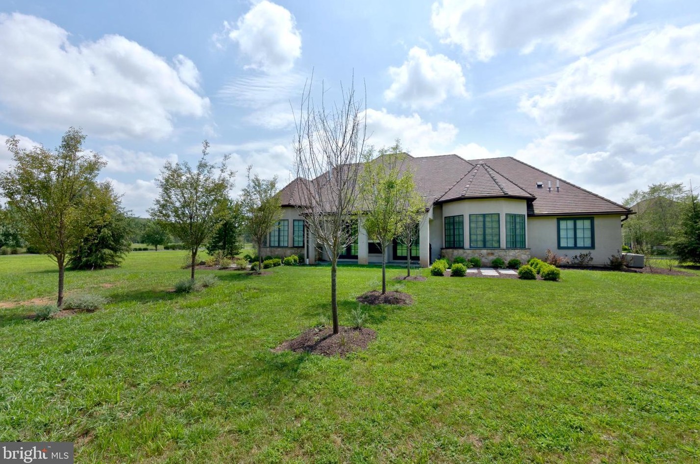 2747 Avenue Du Vlg, Bethlehem PA  18015-9117 exterior