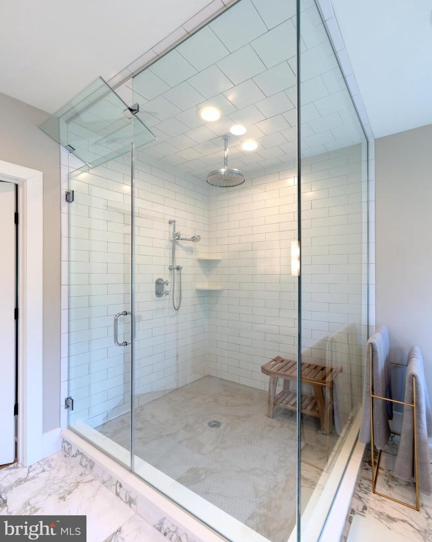 2747 Avenue Du Vlg, Bethlehem PA  18015-9117 exterior