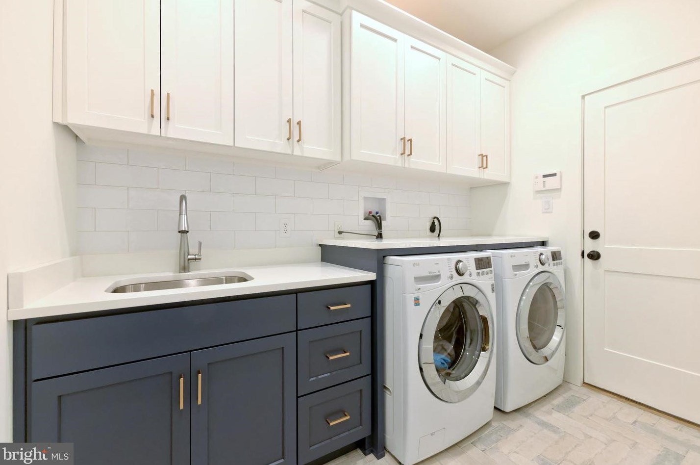 2747 Avenue Du Vlg, Bethlehem PA  18015-9117 exterior