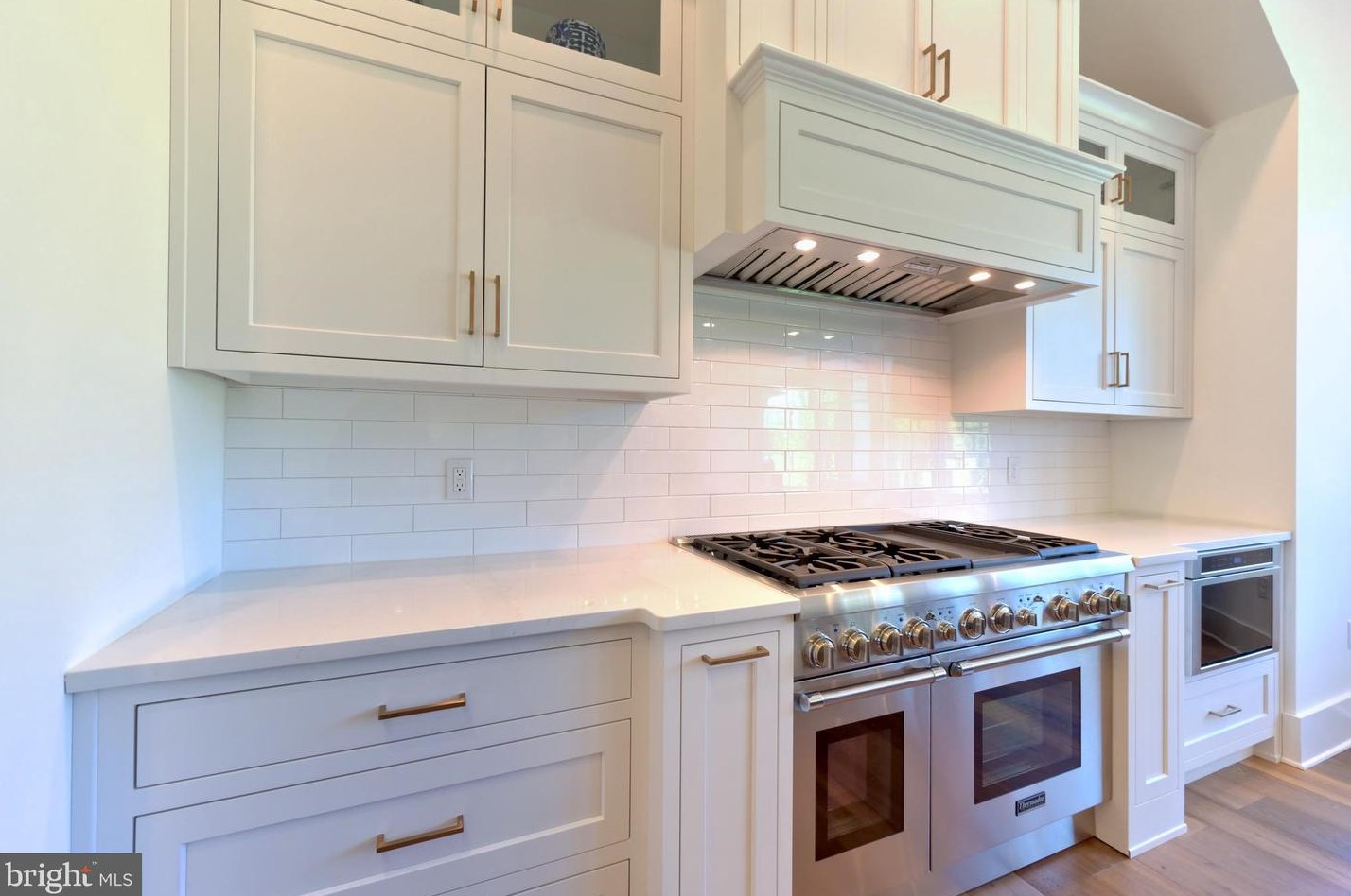 2747 Avenue Du Vlg, Bethlehem PA  18015-9117 exterior