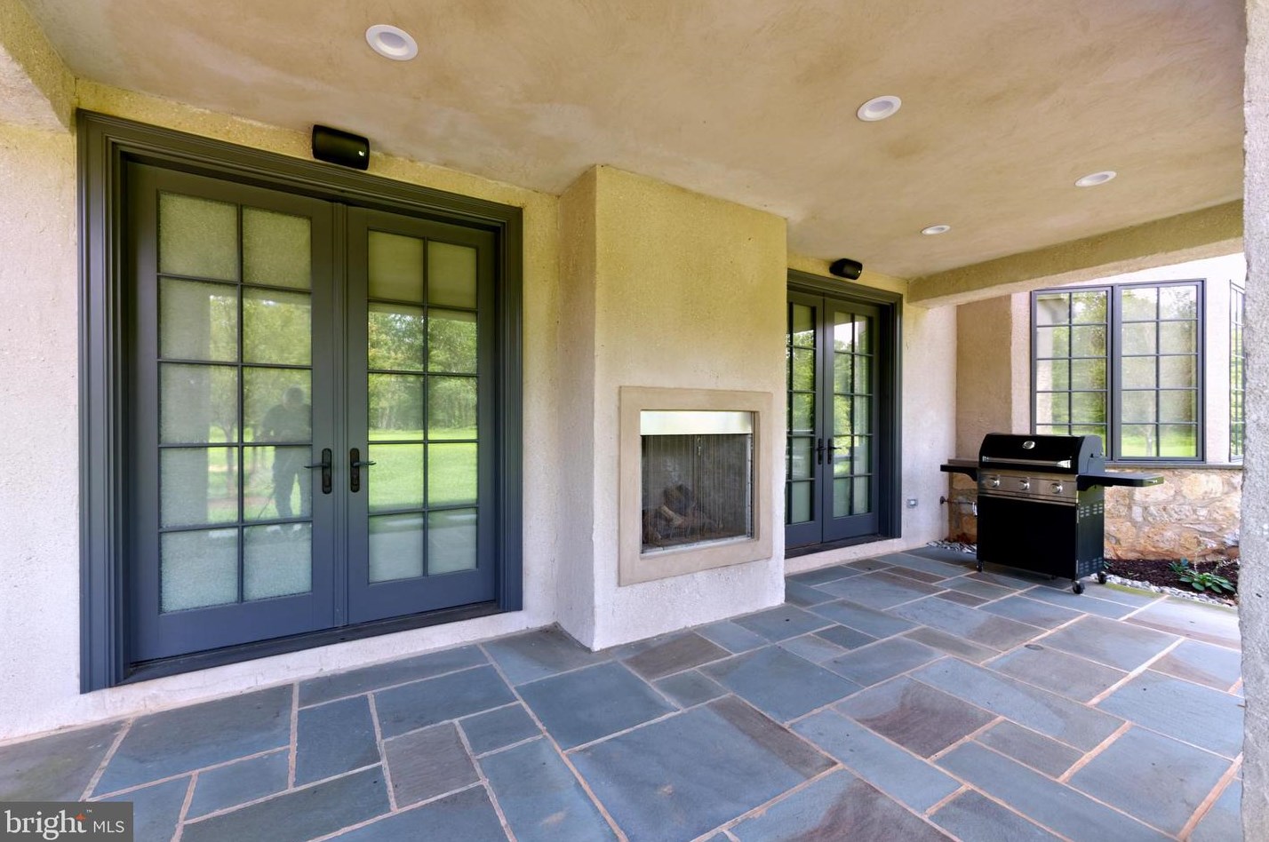 2747 Avenue Du Vlg, Bethlehem PA  18015-9117 exterior