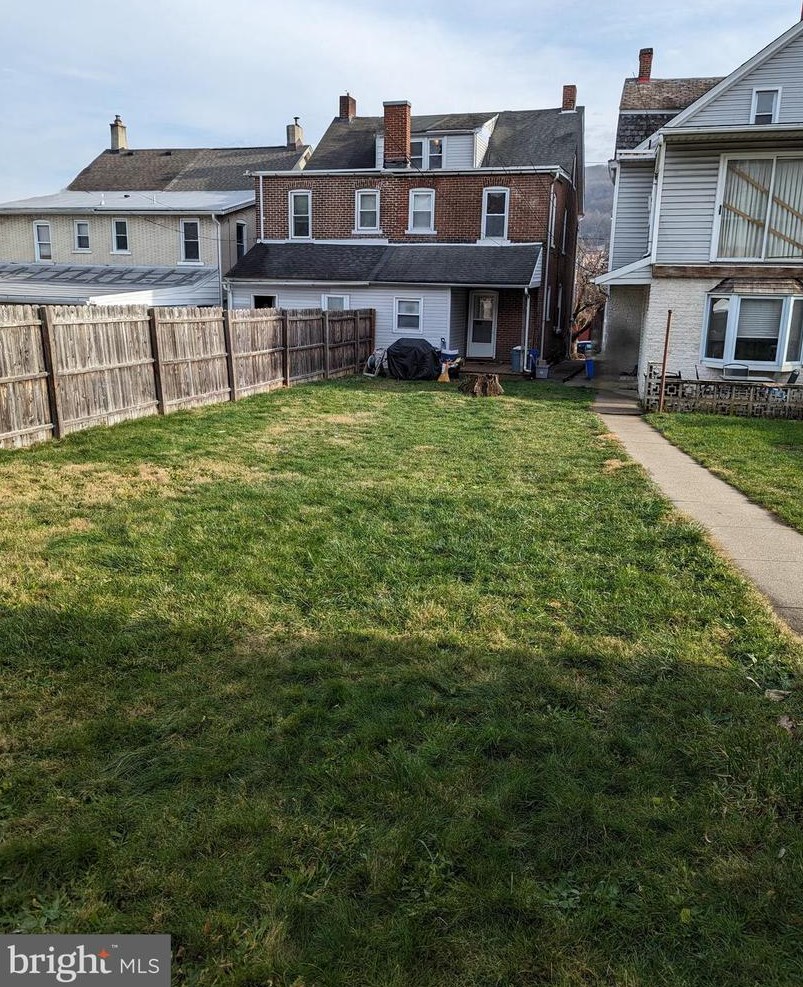 1029 Seneca St, Bethlehem PA 18015-4129 exterior