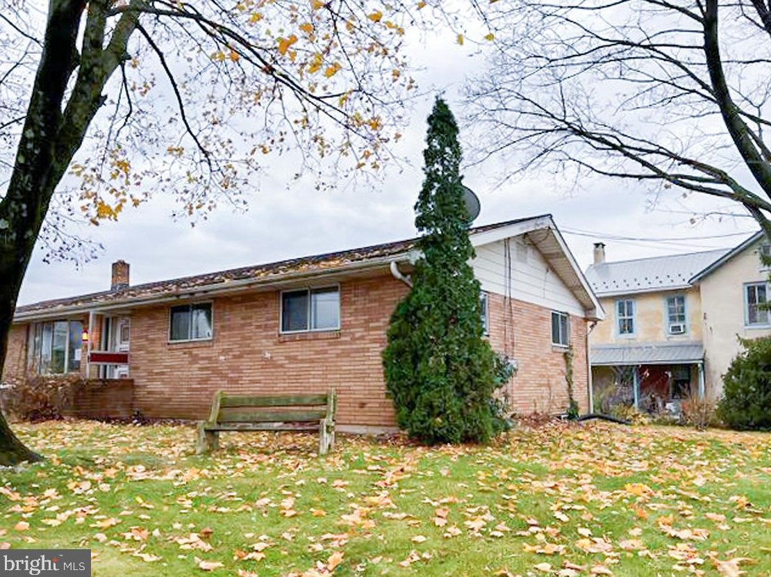 104 W Front St, Alburtis, PA 18011