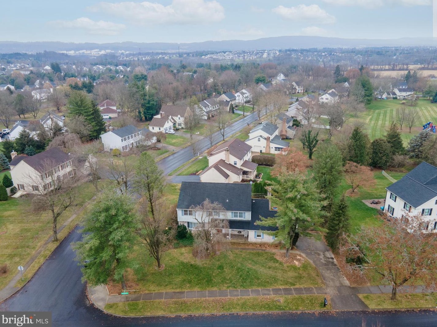 4880 Meadowview Dr, Macungie, PA 18062