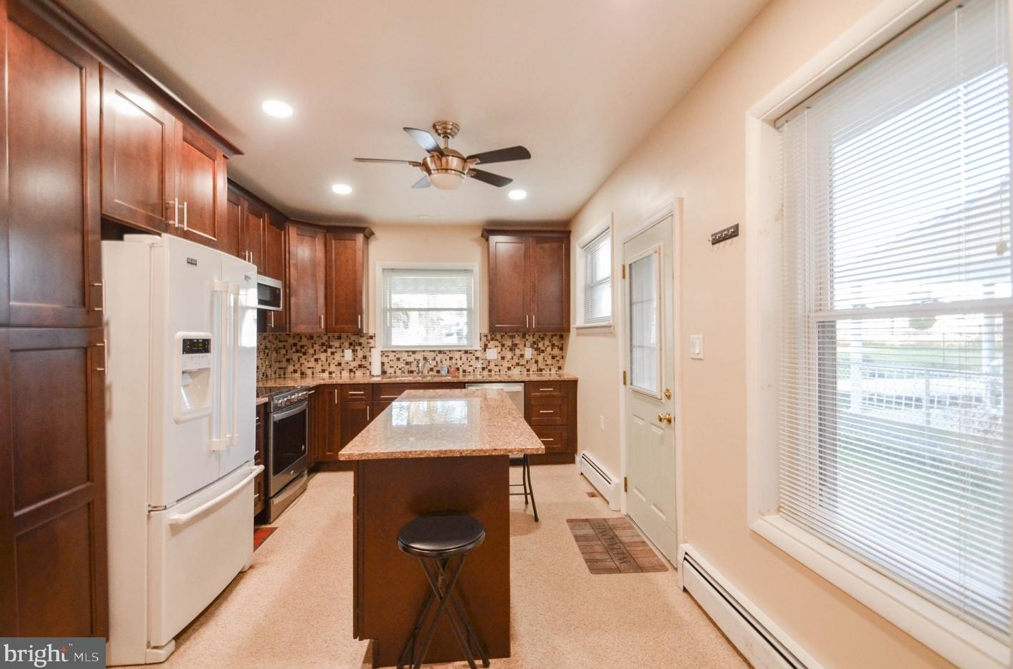 33 5th St, Emmaus, PA 18049-2430