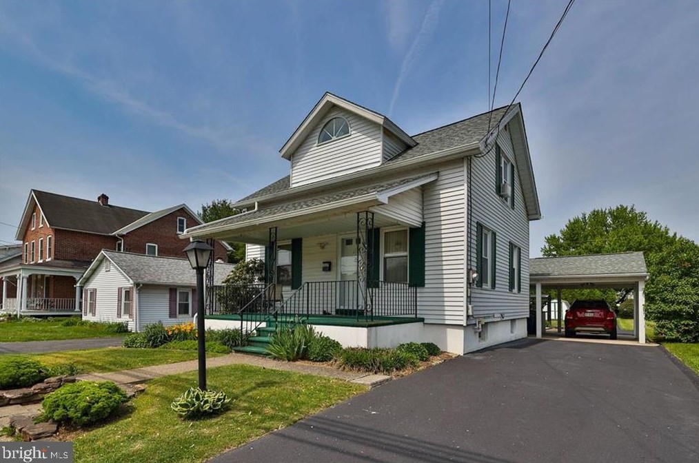 1117 Pennsylvania Ave, Emmaus, PA 18049-3513