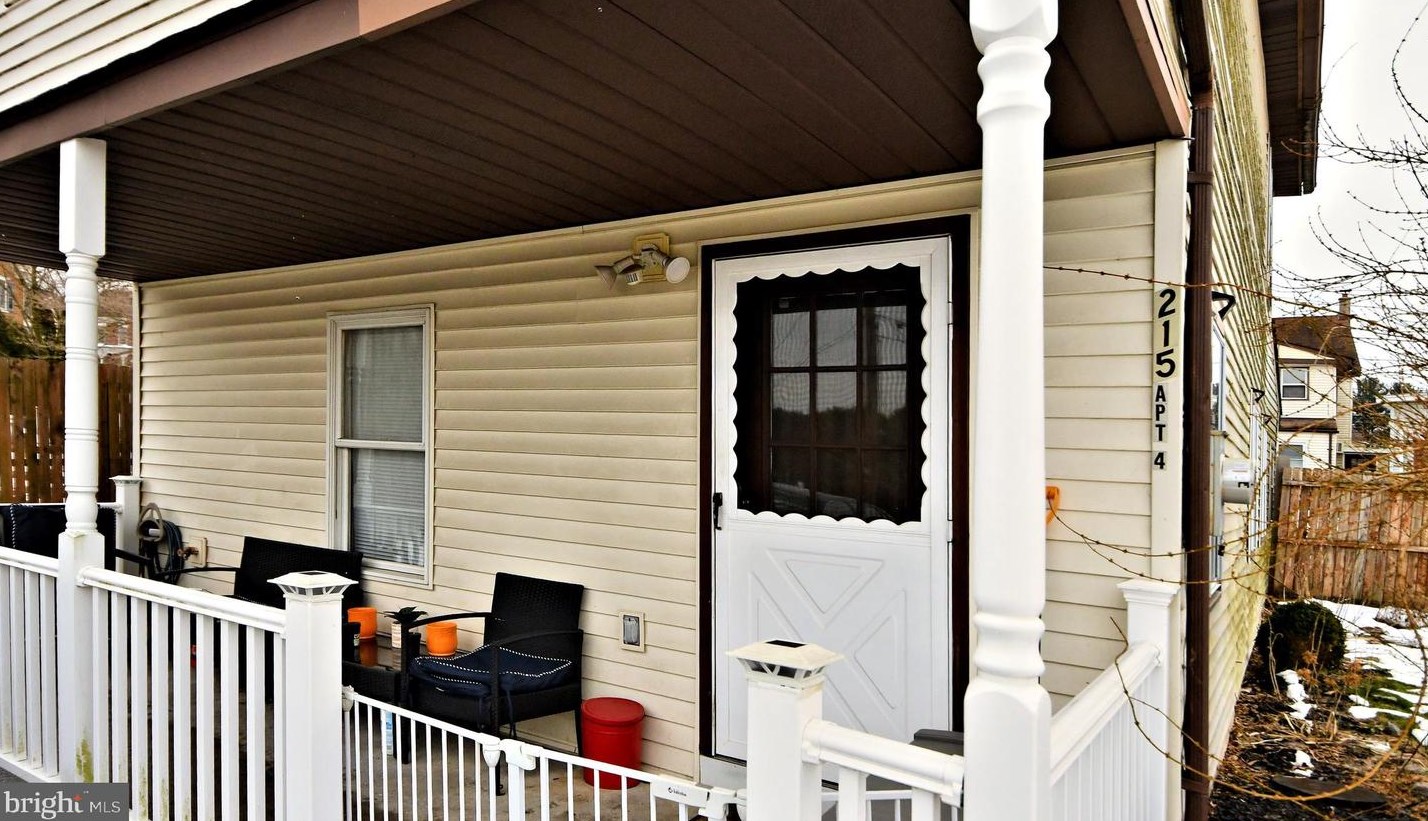 215 Franklin St, Alburtis PA 18011-5008 exterior
