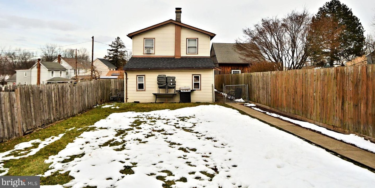 215 Franklin St, Alburtis PA 18011-5008 exterior