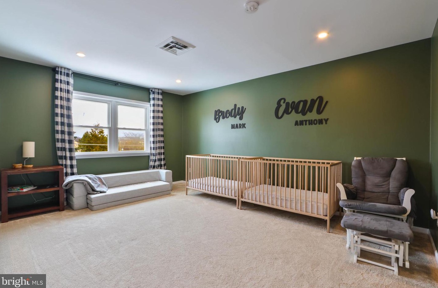 5934 Holiday Dr, Allentown PA  18104-9436 exterior