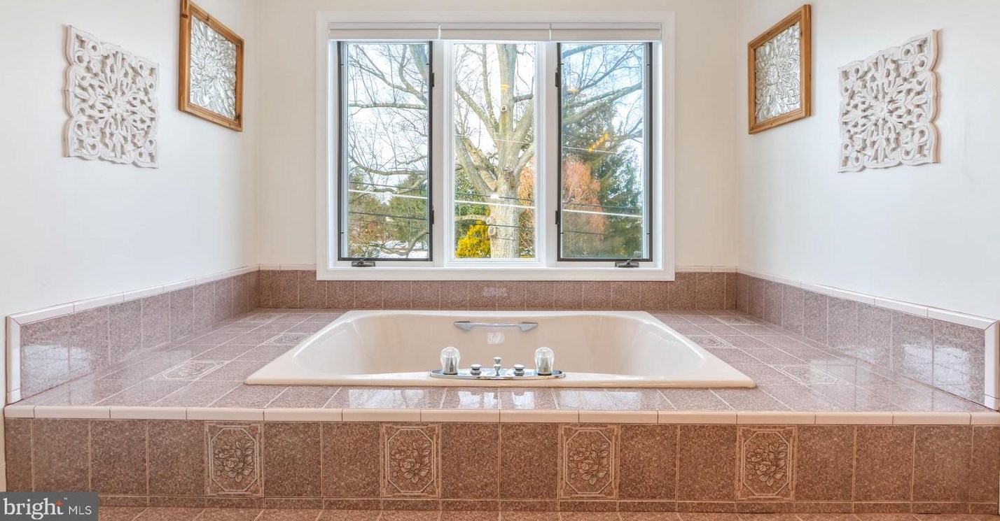 5934 Holiday Dr, Allentown PA  18104-9436 exterior