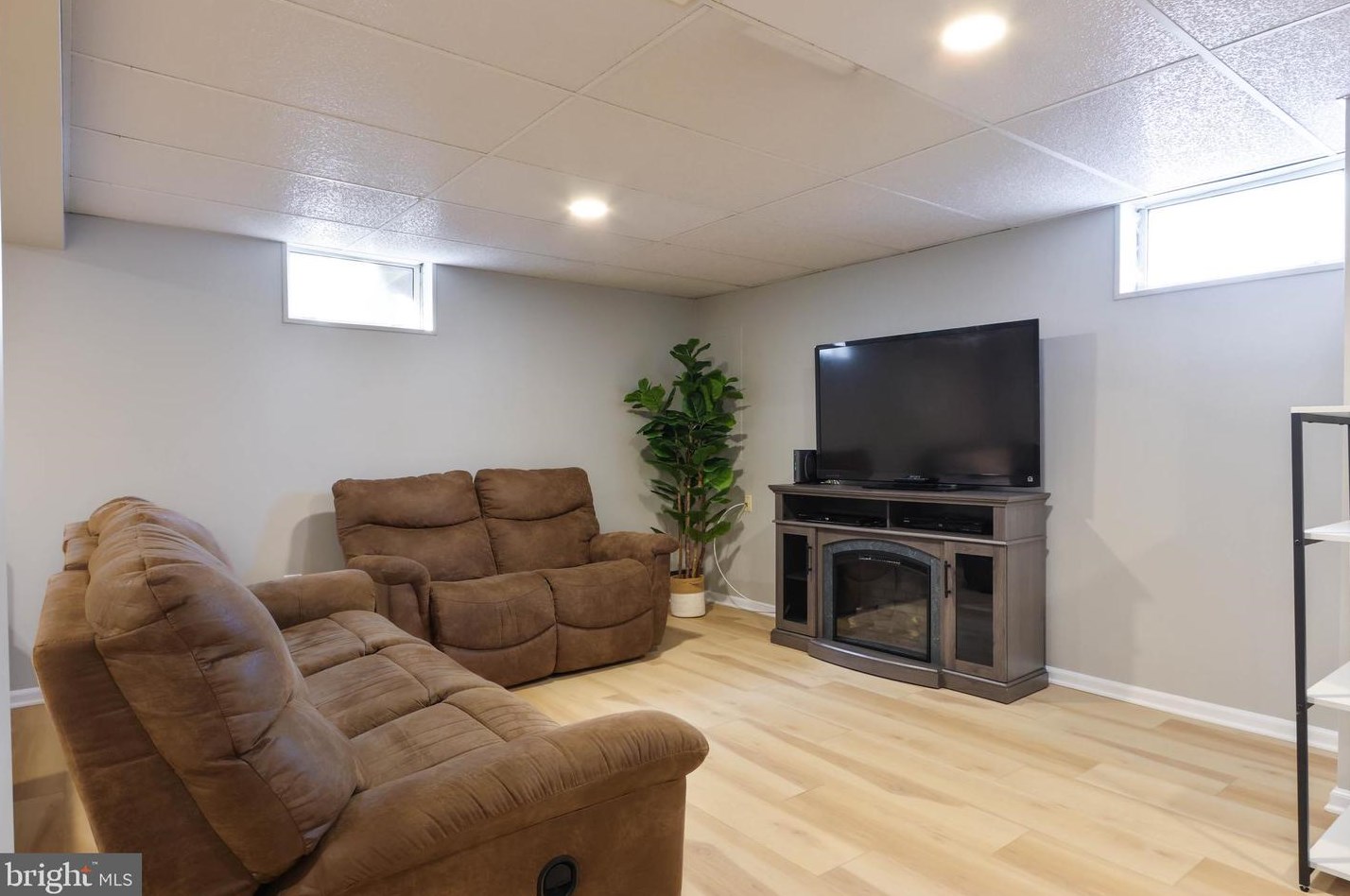 5934 Holiday Dr, Allentown PA  18104-9436 exterior